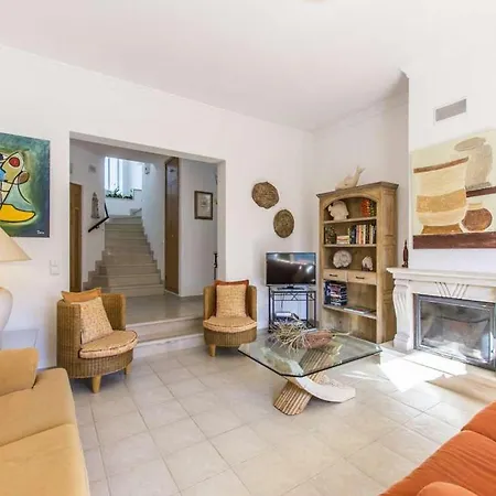 Villa Deluxe Vilamoura Villa Oceanica 3 Bedrooms Great Pool Area Perfect For Families Quarteira