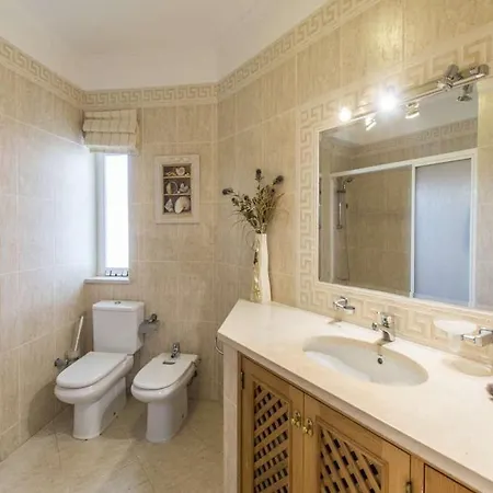 Villa Deluxe Vilamoura Villa Oceanica 3 Bedrooms Great Pool Area Perfect For Families Quarteira